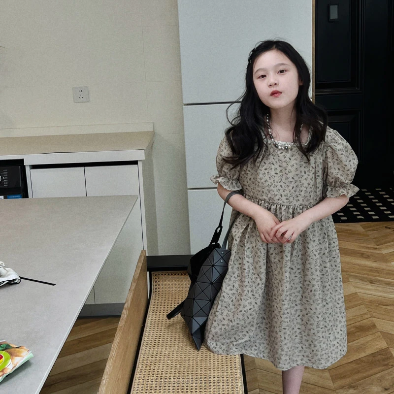 碎花底连衣裙 24x075