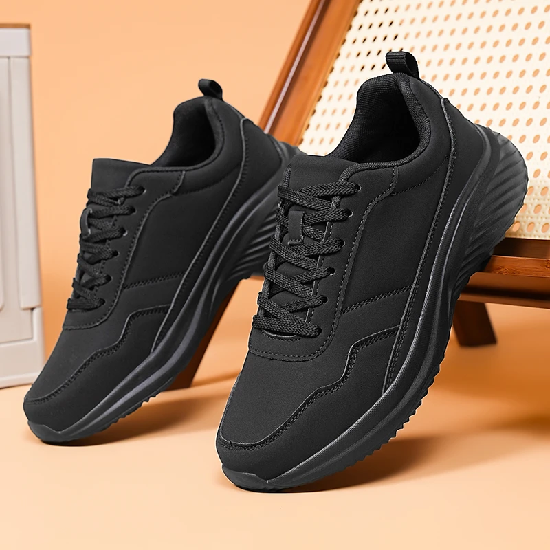 秋冬季皮面纯黑色跑鞋软底防水轻便工作休闲鞋男士大码防滑运动鞋