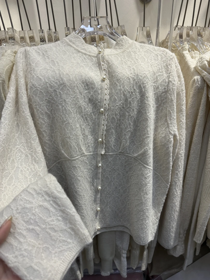 李园家2号店-3666-冬季厚款拼接蕾丝边亮片羊毛小衫