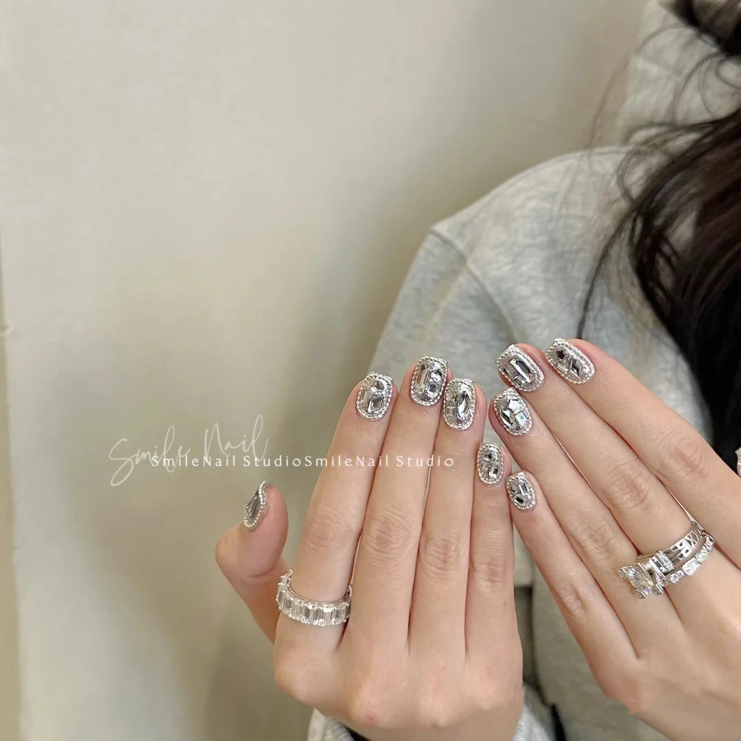 纯手工穿戴甲满钻爆闪银色美甲短款高级轻奢闪钻学生假指甲贴显白