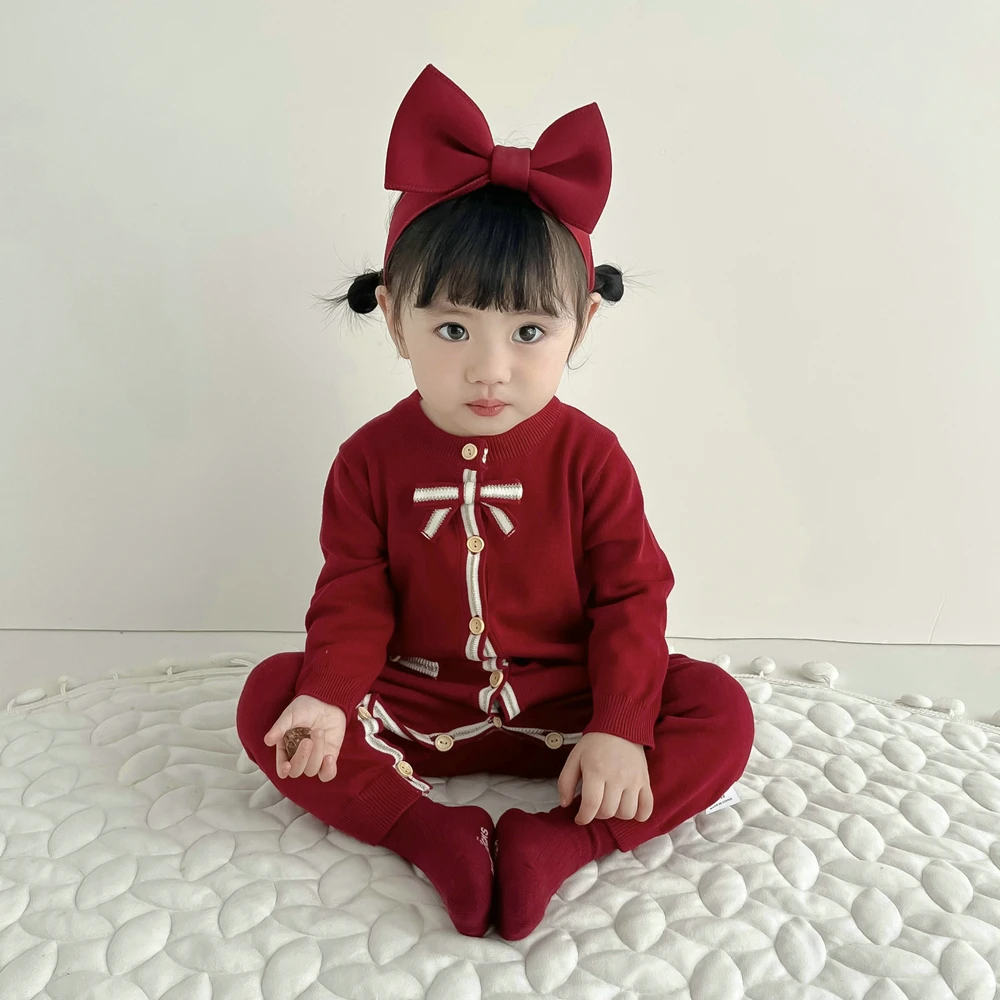 婴儿连体衣秋冬酒红加绒针织毛线哈衣可爱新生儿类棉线女宝爬服