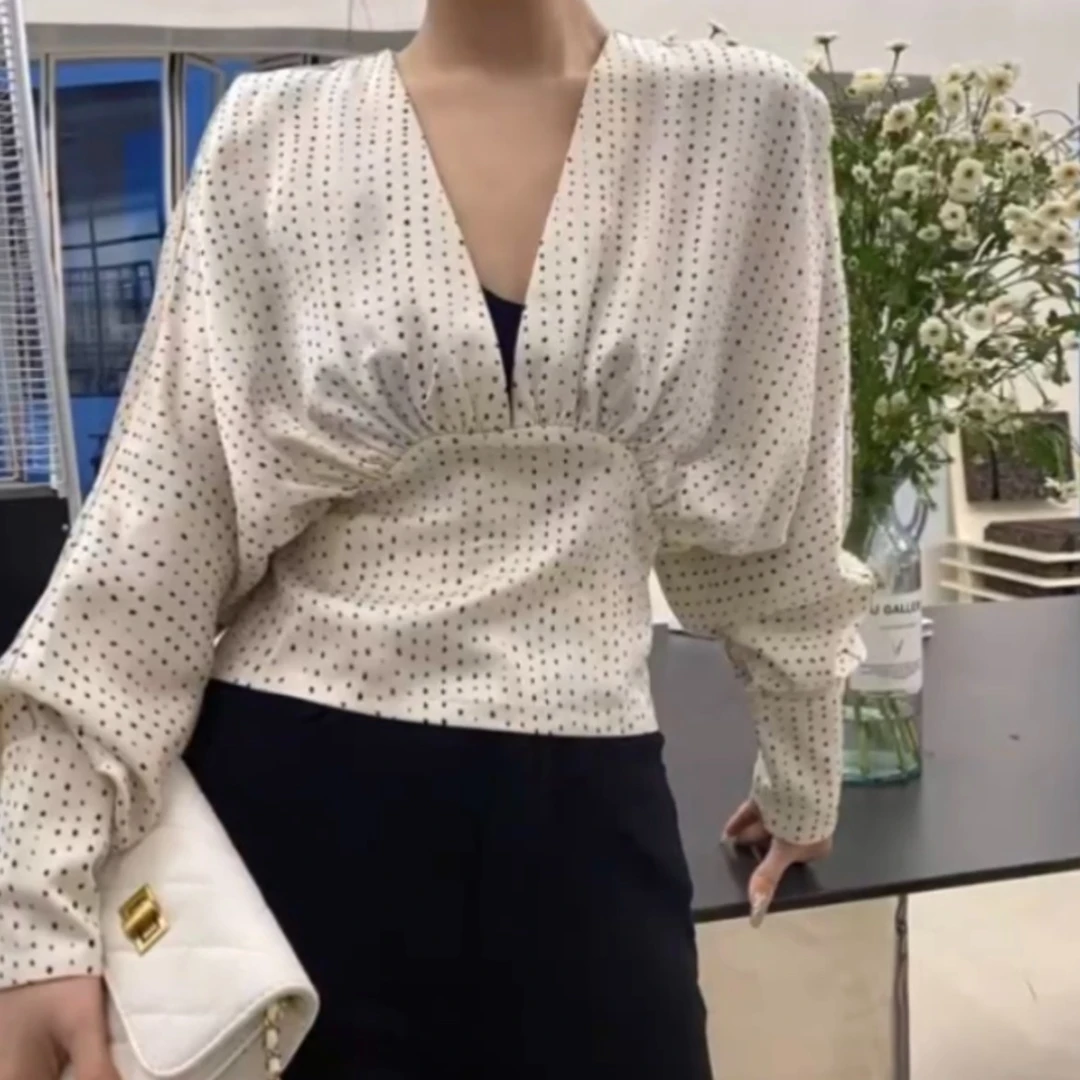 2369-A-5-6-1   蝙蝠袖短款波点衬衫女装春秋新款收腰显瘦V领上衣