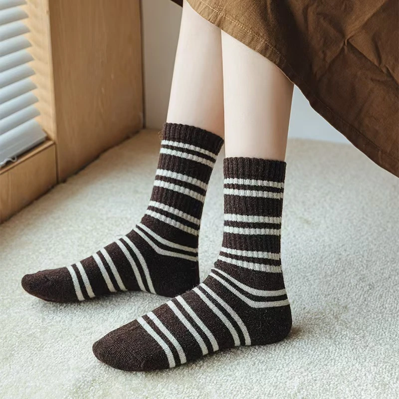 中筒黑白条纹显瘦女袜冬季毛绒袜子保暖秋冬加厚羊毛袜子韩国日系