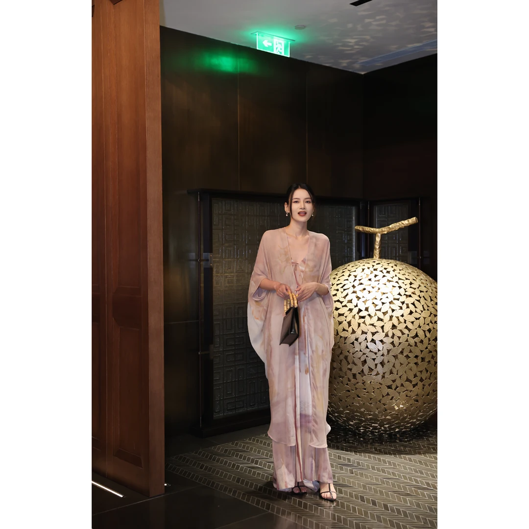 1423【胭脂粉黛套装】轻尘水粉真丝吊带&斜肩 裙&围脖 - J