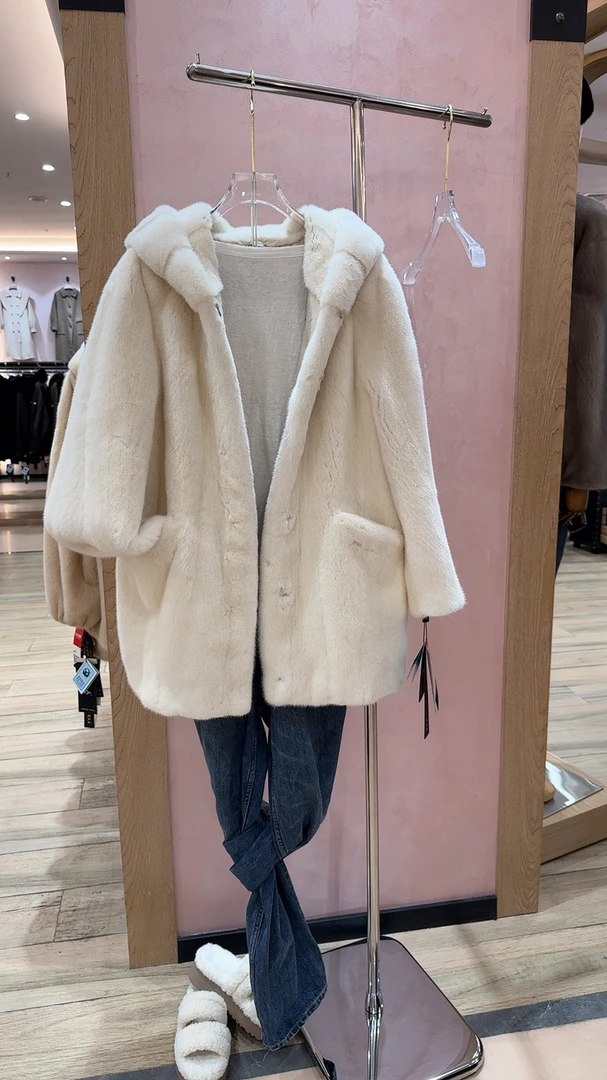 休闲百搭简约风外套