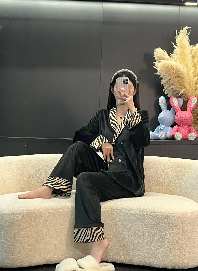 韩版秋冬新款简约气质舒适厚款长袖设计师款时尚套装