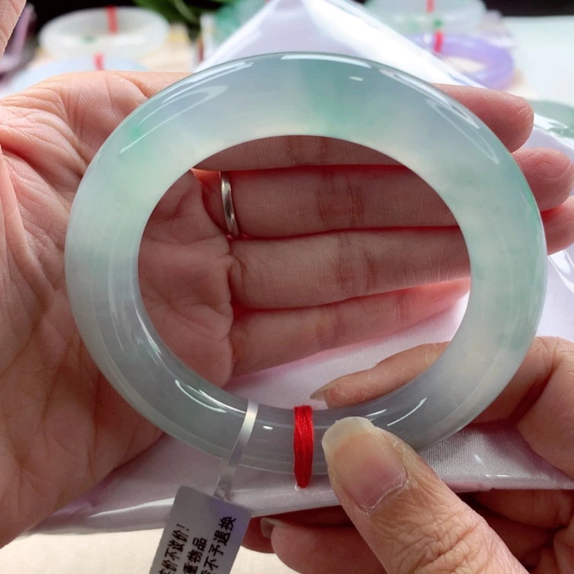 【闪购商品】翡翠手镯（圆镯）未镶嵌蓝冰飘绿超值Ａ