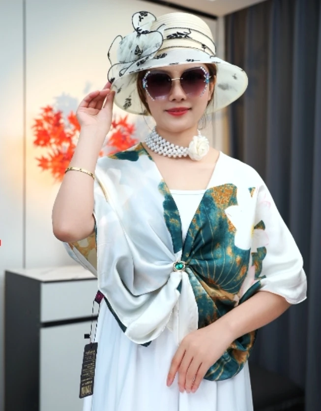 【夏日荷花】丽锦缎女2024新款送妈妈披肩薄款妇女礼物时尚百搭