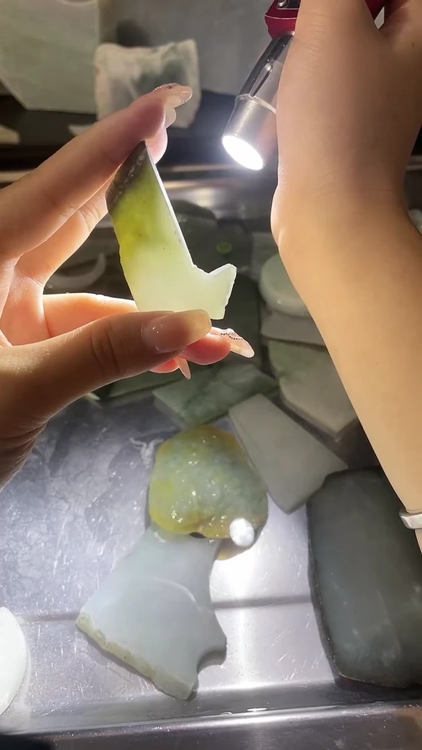 【闪购商品】翡翠挂件未镶嵌料子A678