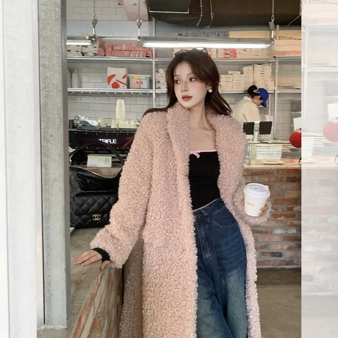 【IUIU ONLINE 】蜜桃乌龙卷卷羔毛长款外套 韩版秋冬毛毛外套