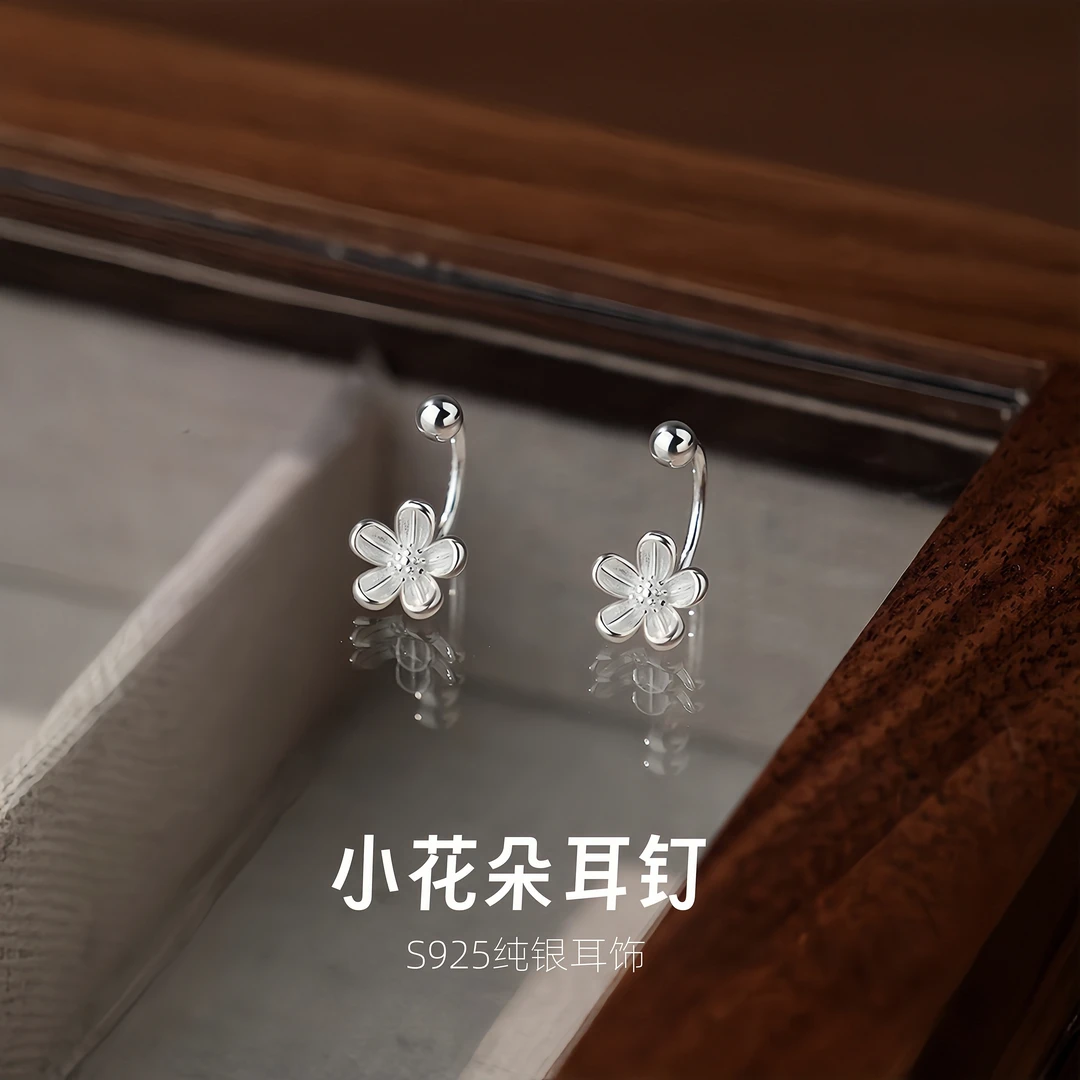 925银耳饰 纯银栀子花朵耳环拧螺旋耳钉女简约小清新养耳洞轻奢款