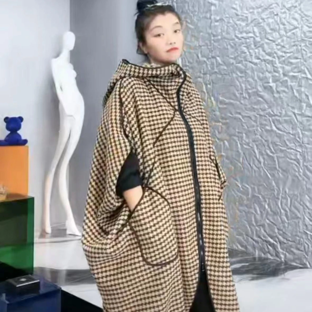 2022  篱君原创设计  咖色小格子斗篷风衣   695