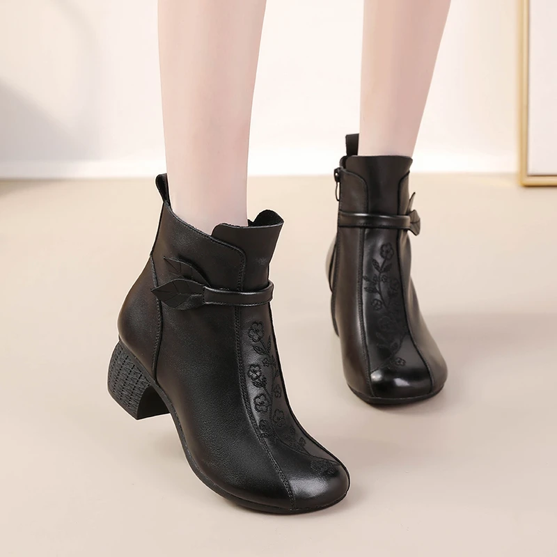 2024优雅鸟原创透气软底马丁靴秋季百搭中跟短靴女粗跟时尚女靴