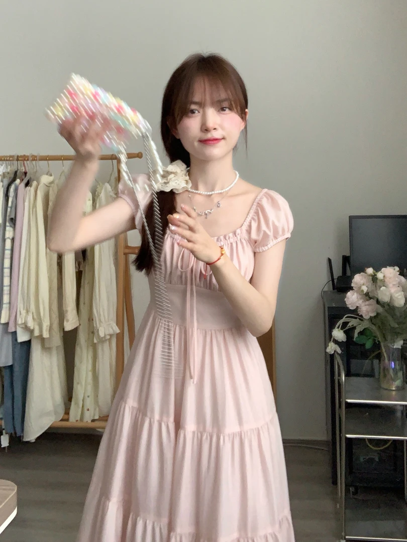 吾小画浅春夏新款高级感气质收腰长裙温柔显瘦粉色吊带连衣裙叠穿