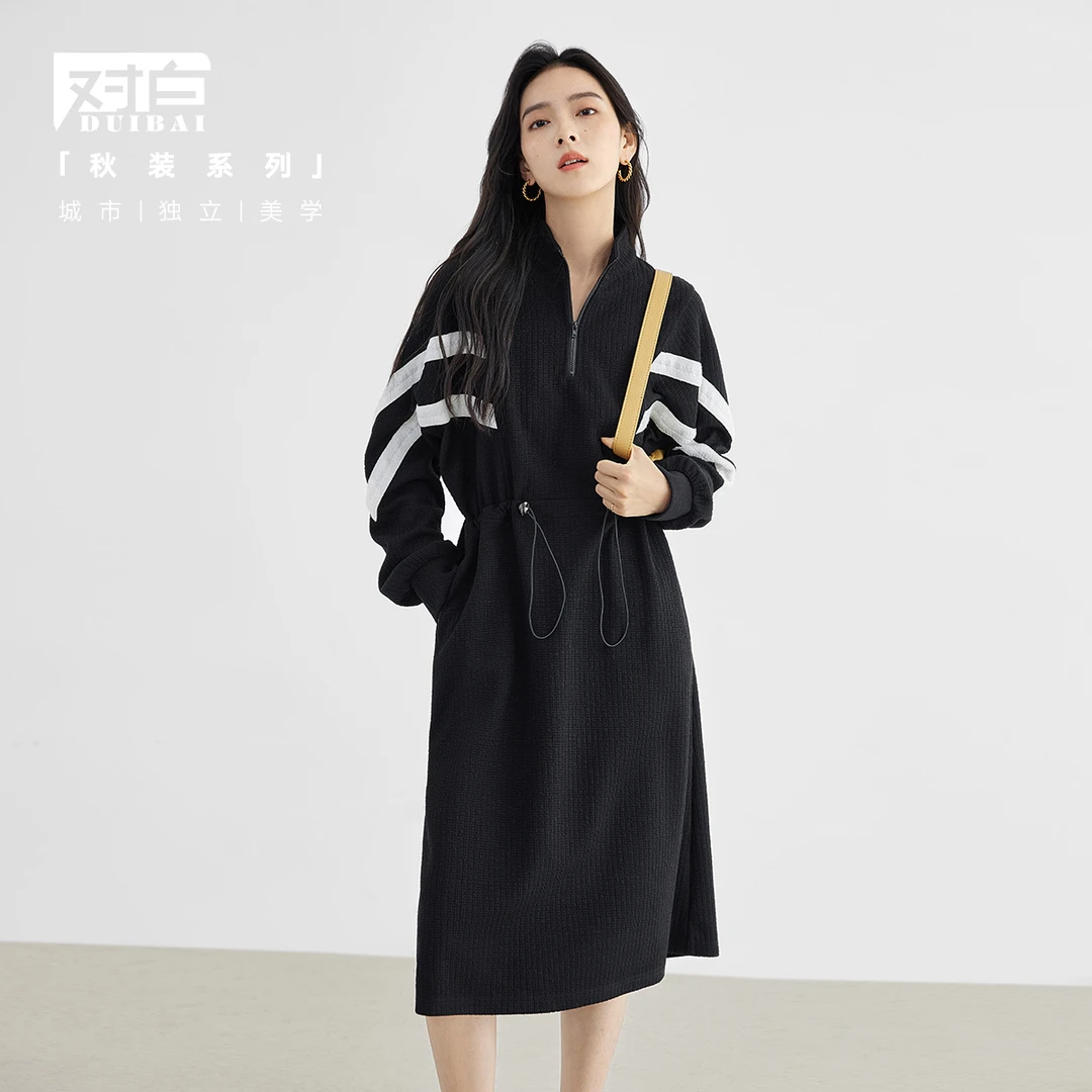对白法式设计感抽绳针织连衣裙女2024秋冬新款气质显瘦通勤风裙子