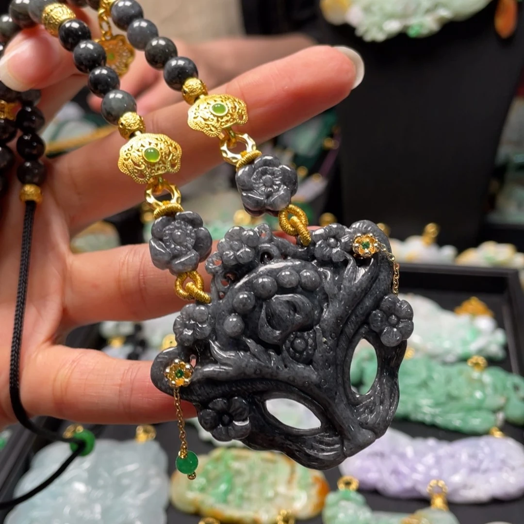 翡翠颈饰未镶嵌fhggbbbvbbbbnnbn