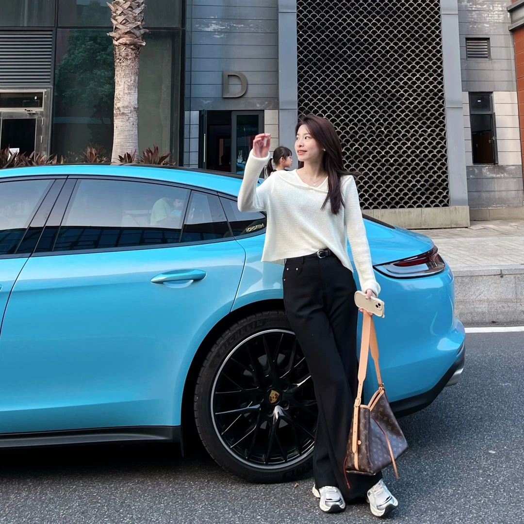 设计款翻领针织上衣1541+显腿长的微喇叭裤35063