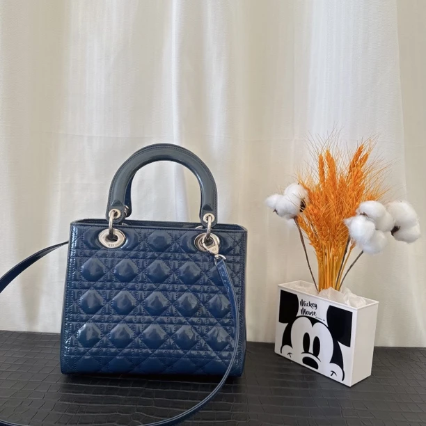 95新 DIOR/迪奥 藏蓝色漆皮银扣五格戴妃，尺寸24*20 cc