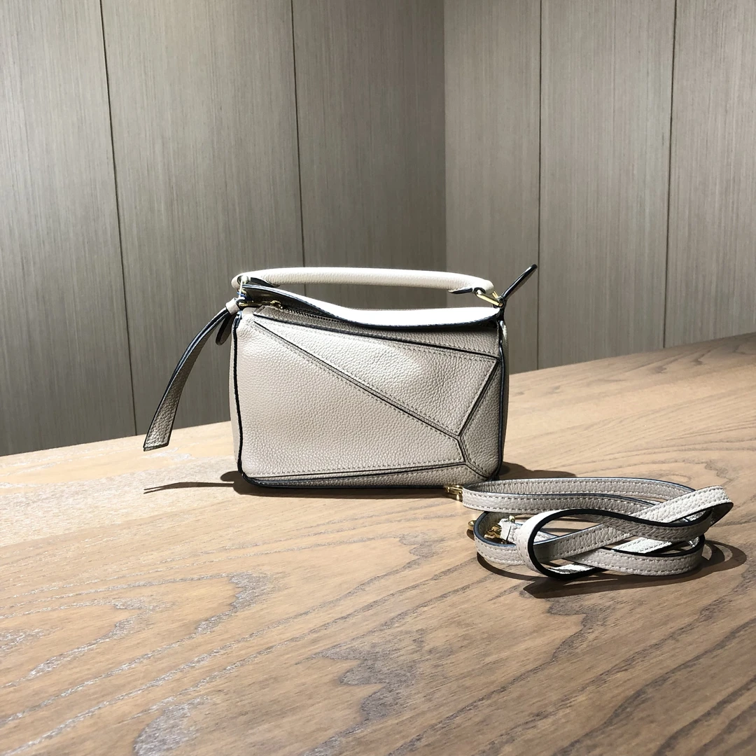 99新 Loewe 罗意威 Puzzle几何包 尺寸17x10