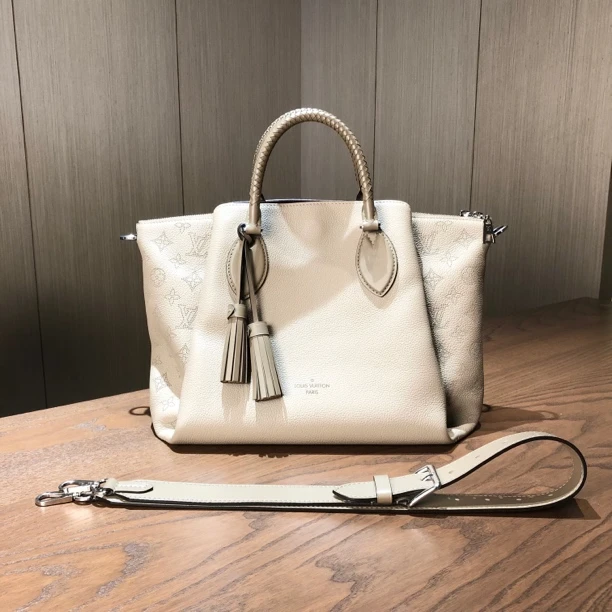 99新 LouisVuitton/路易威登 镂空流苏手提包 尺寸34x22 cc