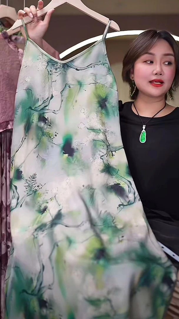 T1126时尚气质优雅吊带浅绿