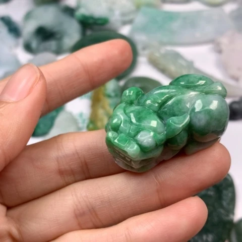 翡翠颈饰未镶嵌翡翠