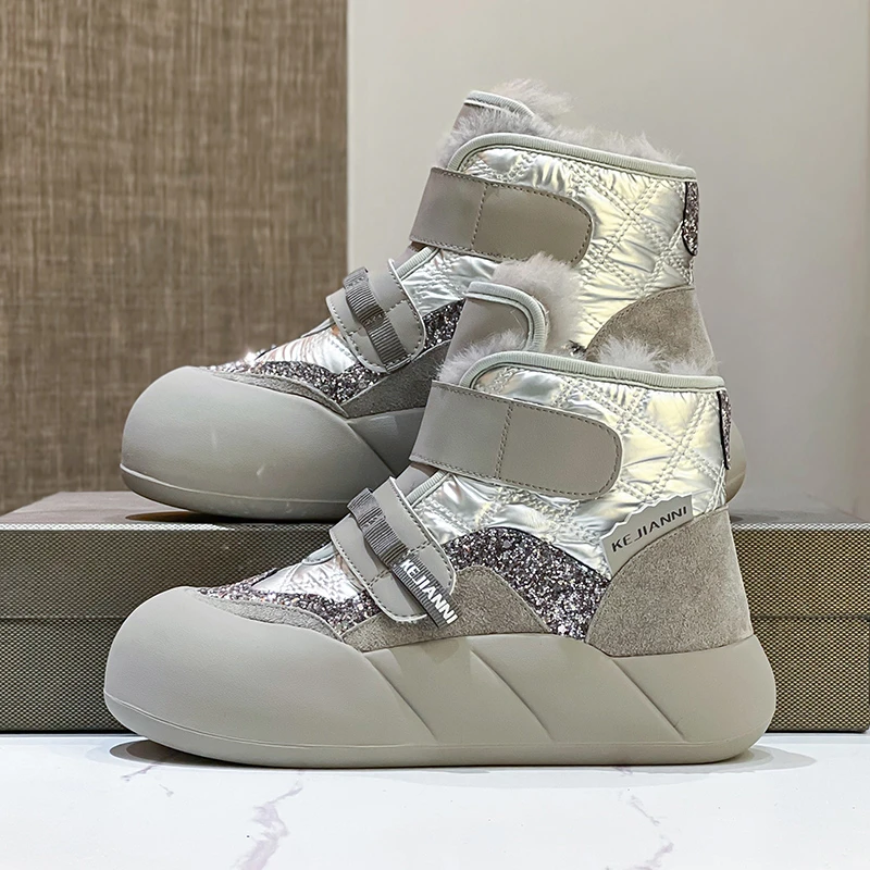 雪地靴女款女士冬季加绒2024年新款厚底短靴魔术贴网红款雪地靴