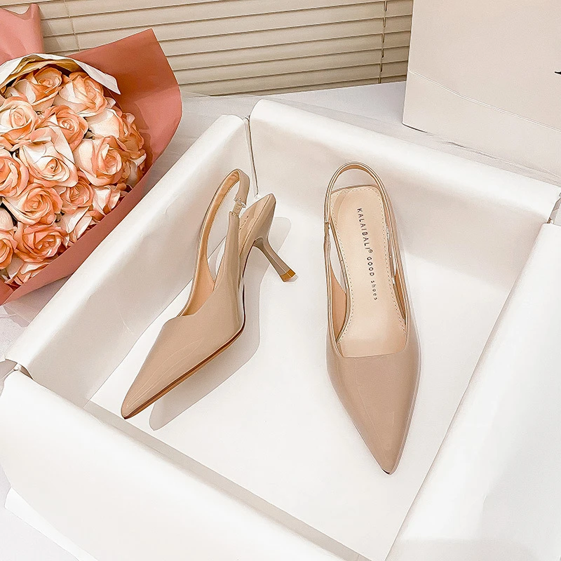 尖头气质高跟鞋细跟2024春夏季新款包头一字带后空软皮女神范凉鞋