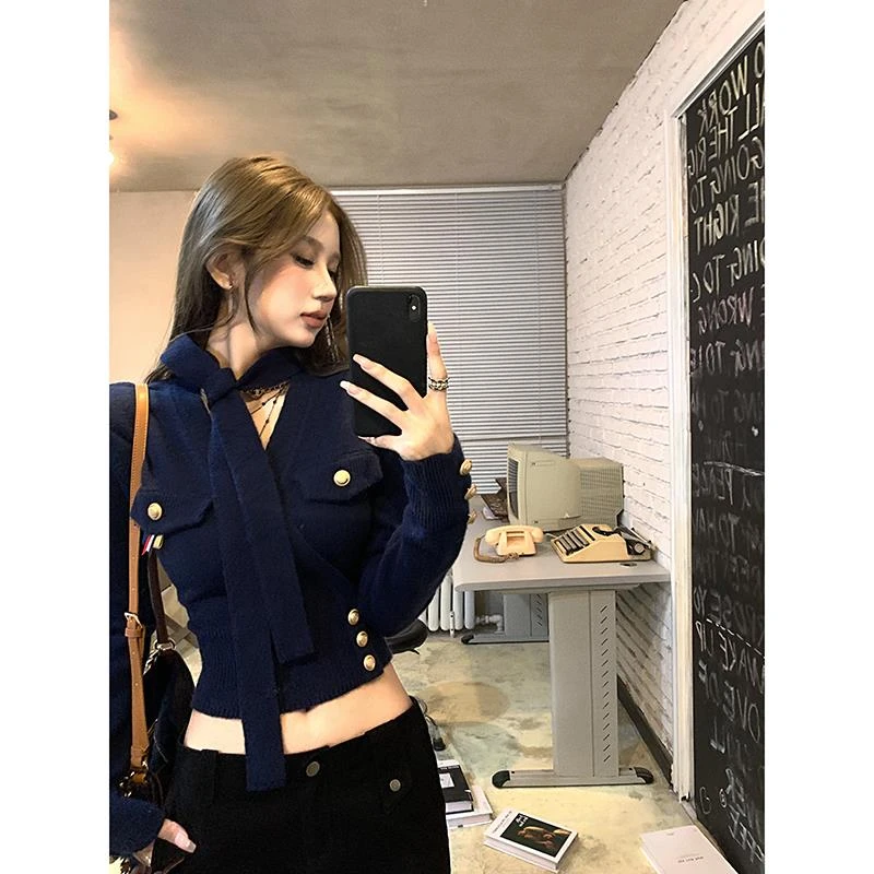 轻奢潮牌款马德里构思 设计感V领毛衣女复古时尚潮流长袖上衣冬季