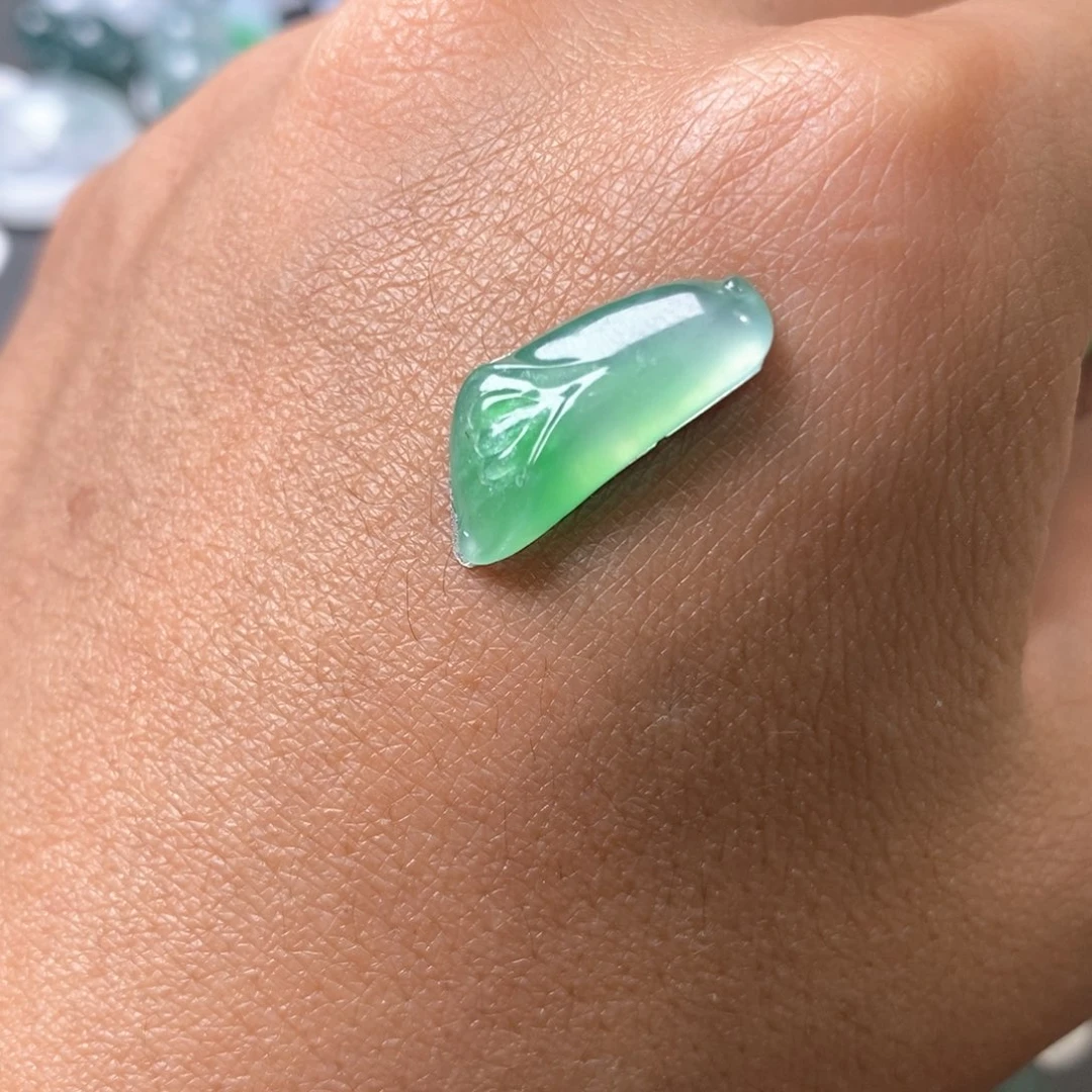 翡翠颈饰未镶嵌玉兰花