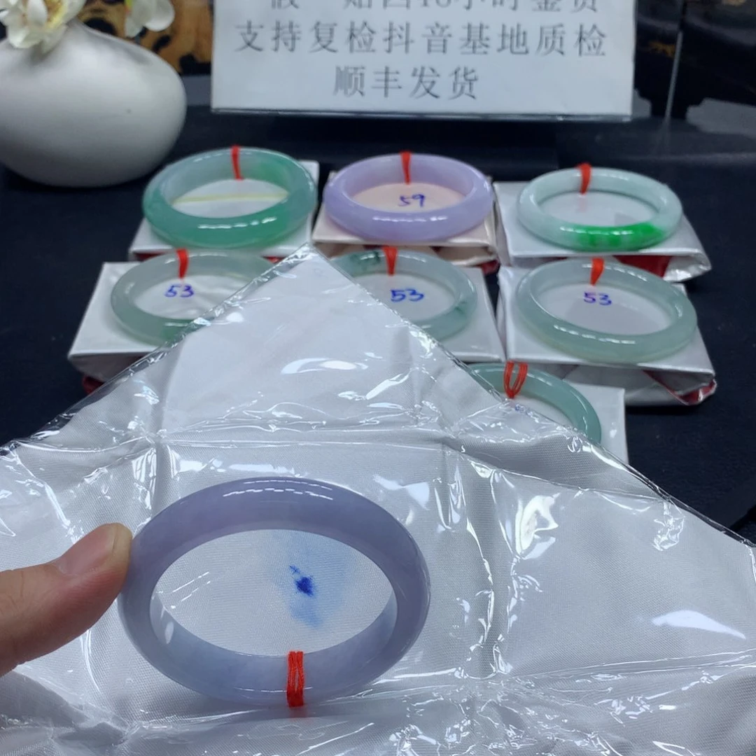 翡翠手镯未镶嵌翡翠