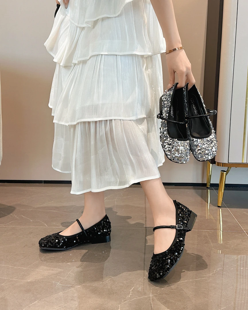 嘉嘉大码法式一字扣亮片玛丽珍鞋浅口粗跟2024夏季时尚百搭女单鞋