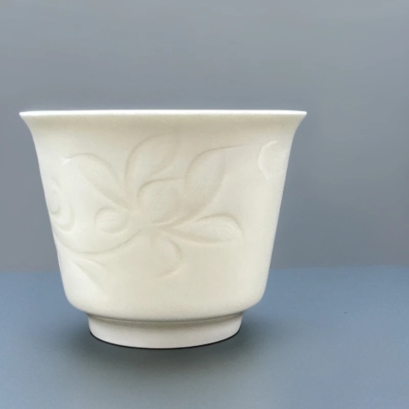 定瓷茶杯，经典款，莲瓣纹，定瓷精品茶杯。主人杯