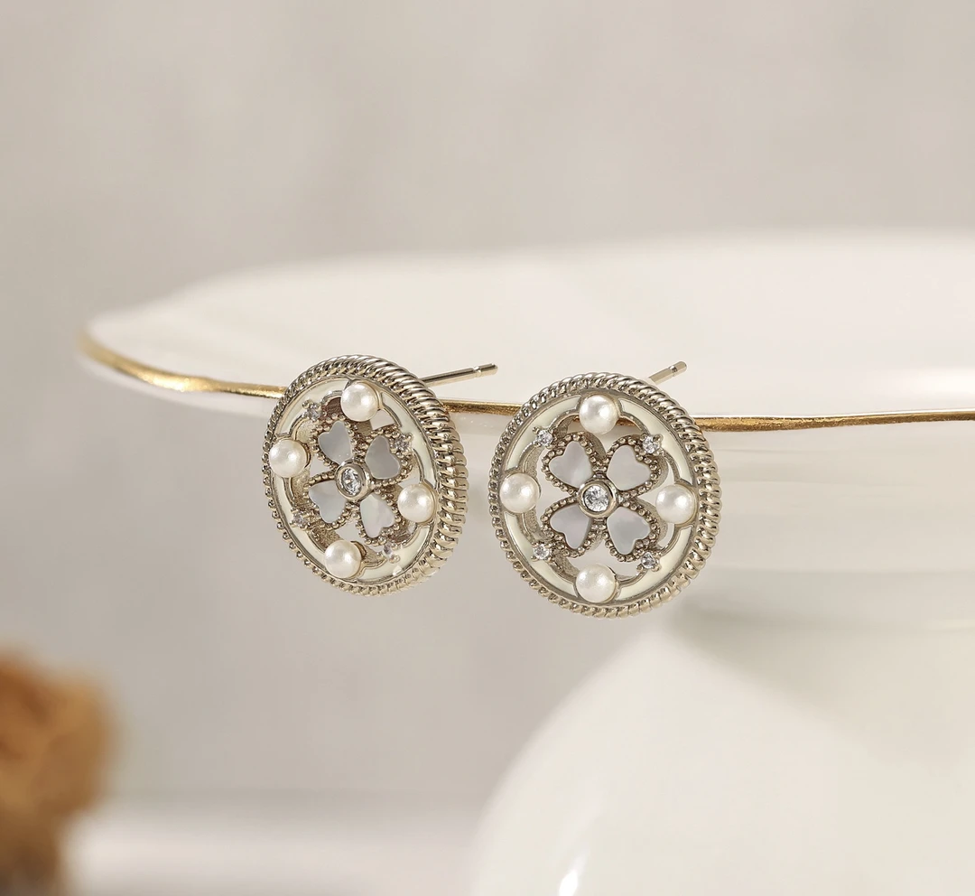 铜合金耳饰 四叶草小众设计简约复古耳饰高级感轻奢精致耳钉