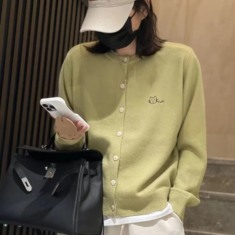 【一启甄选】刺绣小猫圆领排扣减龄开衫2024春季休闲长袖针织衫百搭