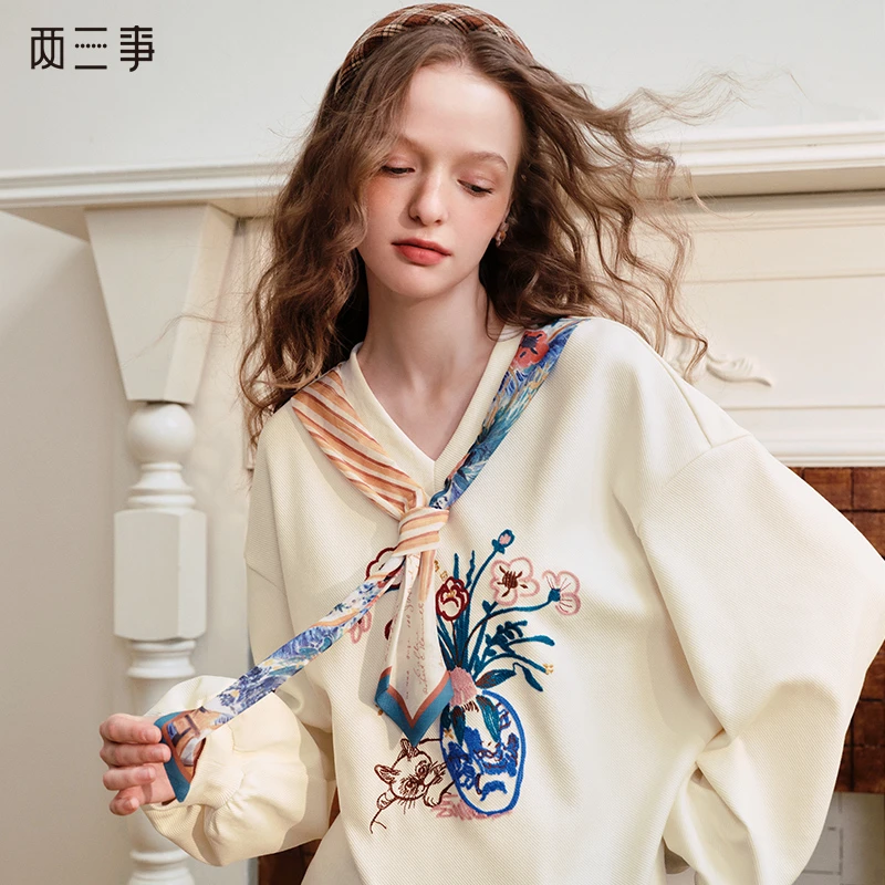 两三事月光奏鸣曲2024秋新款复古毛巾绣印花丝巾绑带v领t恤女宽松