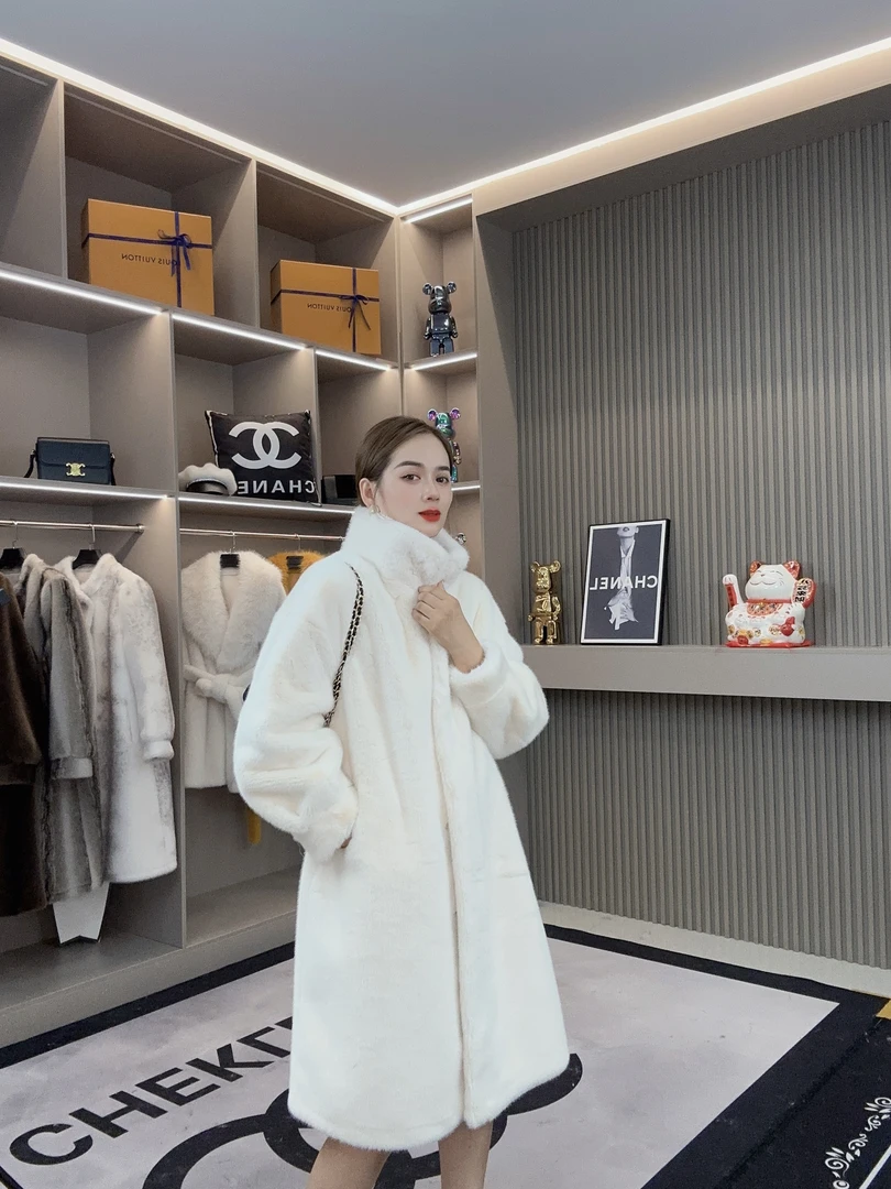 冬季新款时尚保暖简约立领长款外套