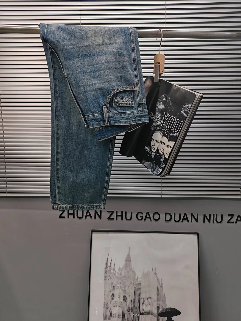 水洗时尚宽松百搭直筒男士牛仔裤