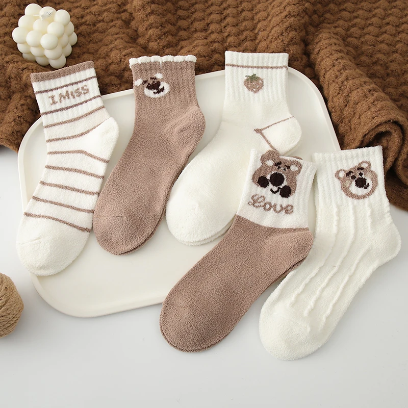 珊瑚绒冬季加厚女中筒袜子中筒可爱百搭棉袜小熊ins秋冬防寒外穿