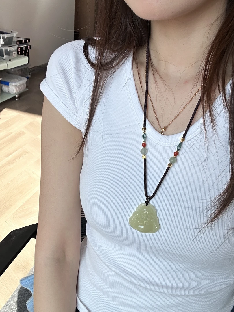 新疆和田大肚佛吊坠带绳