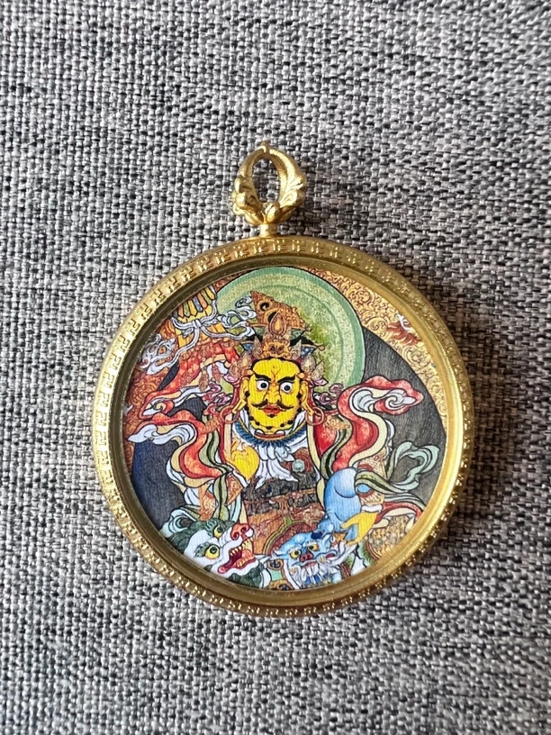 钛钢吊坠 经典藏传唐卡 黄财神3.5圆卡吊坠项链 新款钛钢