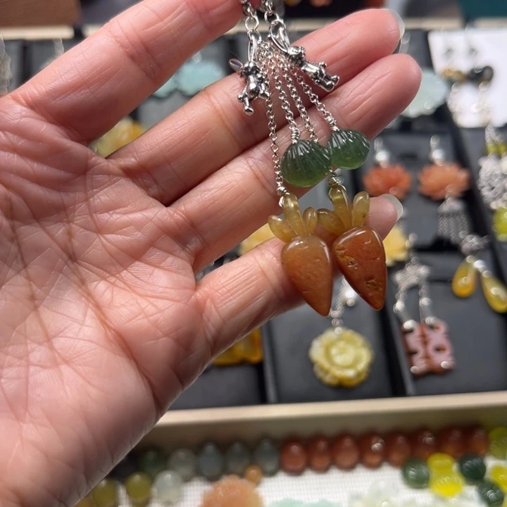 蛇纹石玉耳饰未镶嵌
