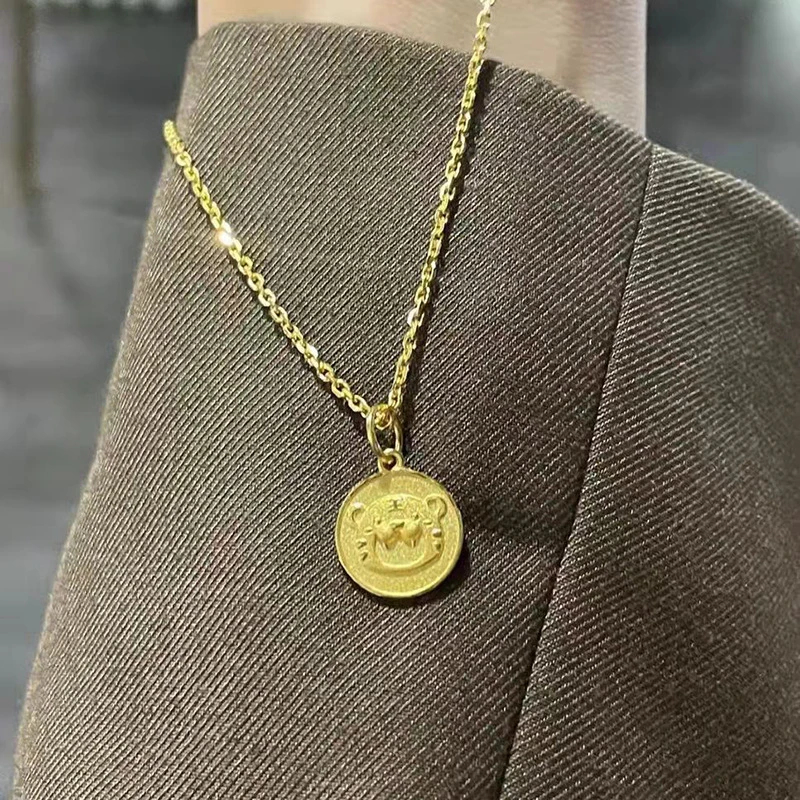 越南沙镀金虎年生肖小萌虎圆牌吊坠黄铜镀金本命年小老虎项链礼物