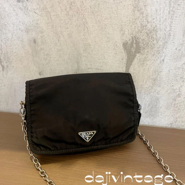 大吉中古/Prada黑银降落伞手拿包