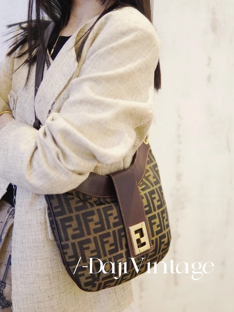 95新 FENDI/芬迪 大吉中古/Fendi金扣老花hobo单肩包
