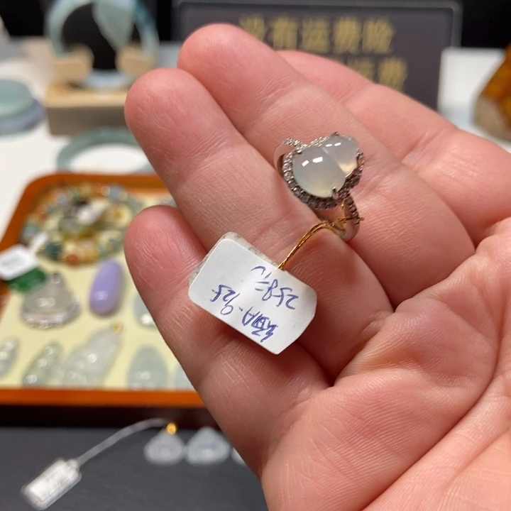 翡翠戒指未镶嵌翡翠