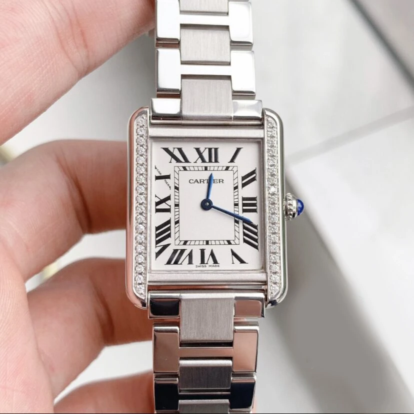 95新 Cartier/卡地亚 小号坦克漂亮女表/24x31mm/后镶钻/IP31