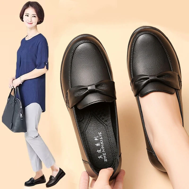 2025春秋新款真皮妈妈鞋中老年女单鞋老人软底防滑奶奶洞洞皮鞋