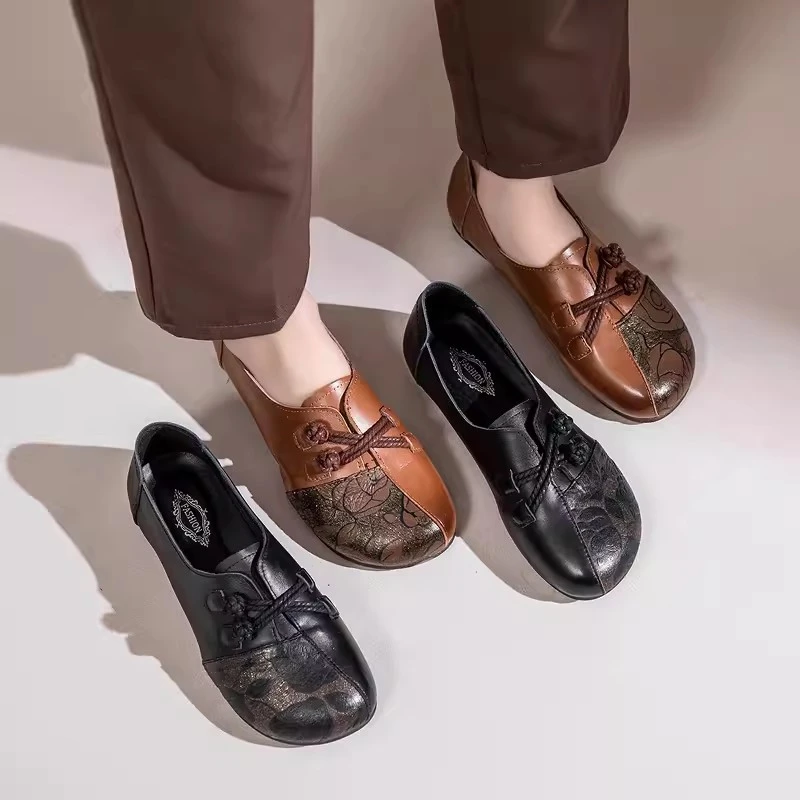 民族风妈妈鞋软底女舒适真皮单鞋春秋季绣花中老年女鞋休闲老人鞋