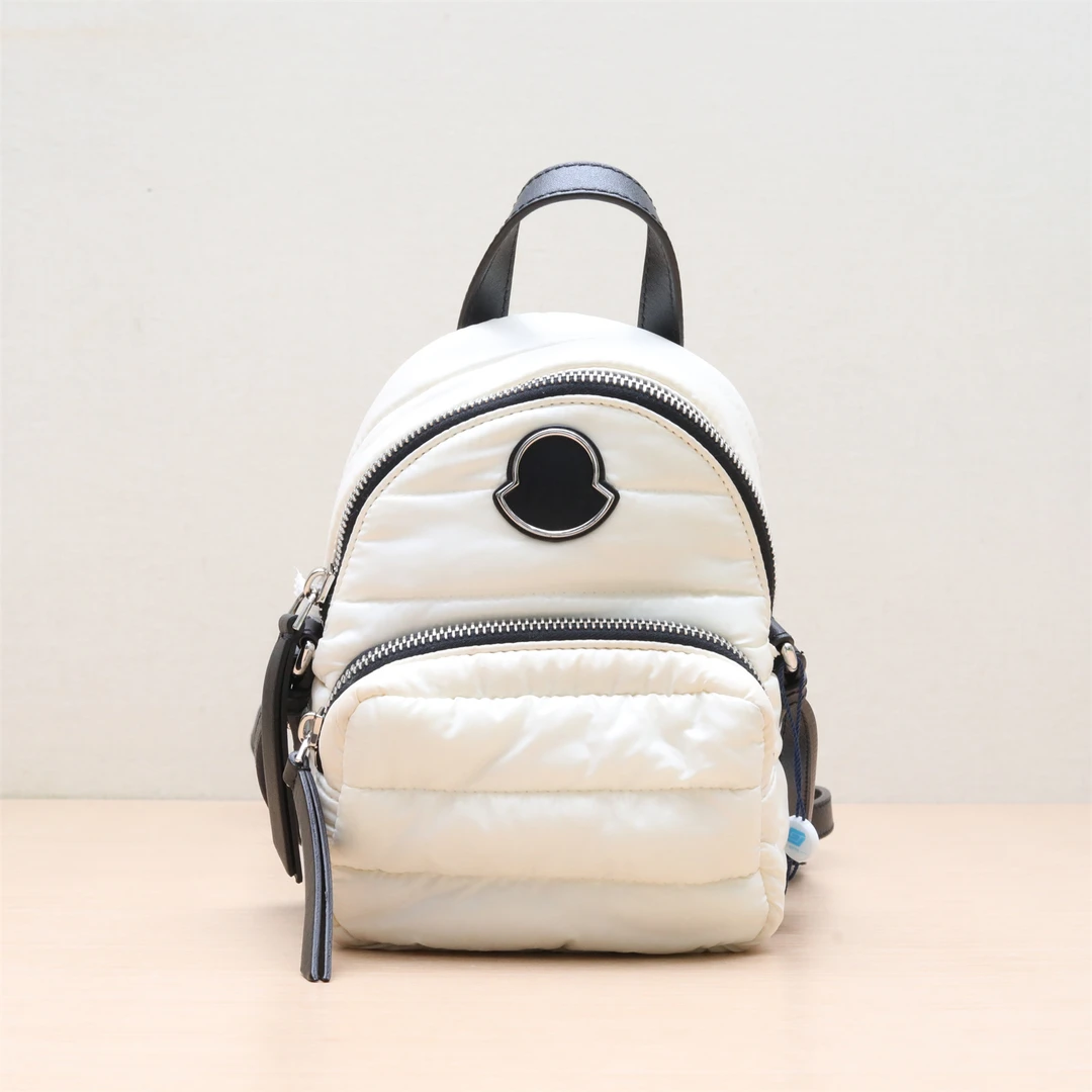 95新 MONCLER 羽绒小书包 白色 尼龙 P234039896